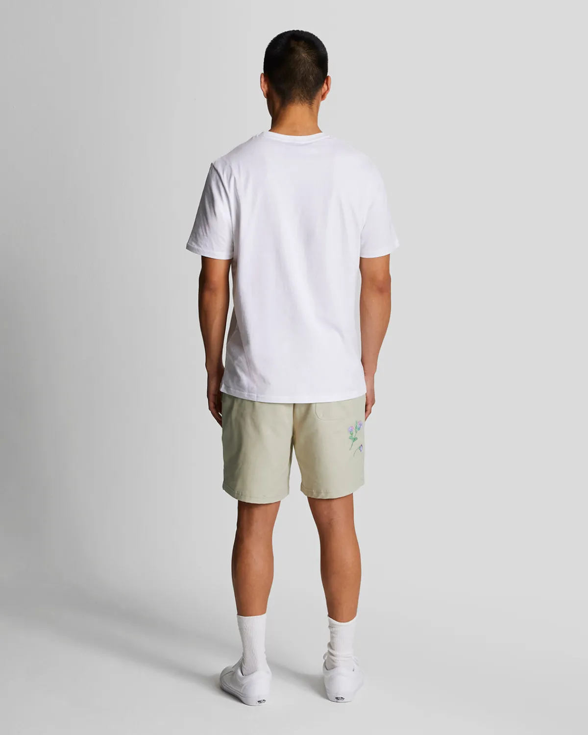 thistle_club_bestickte_shorts_2-1.webp Lyle & Scott Drehbuchsticke | Kurze Hosen<Thistle Club Bestickte Shorts Bucht
