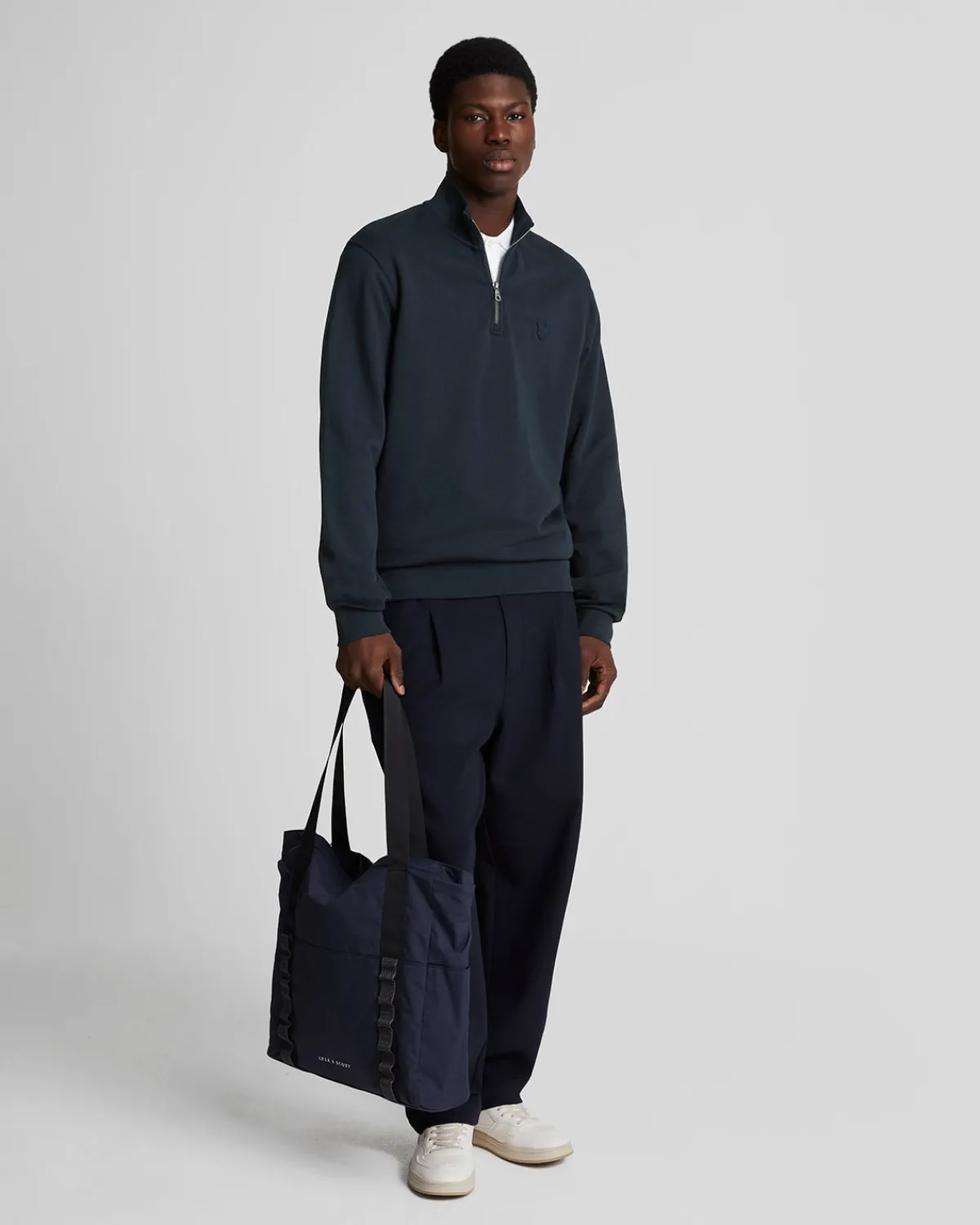 tonal_eagle__reiverschluss_sweatshirt_1-1.webp Lyle & Scott Reframed | Sweatshirts<Tonal Eagle 1/4 Reißverschluss Sweatshirt DunkleMarine