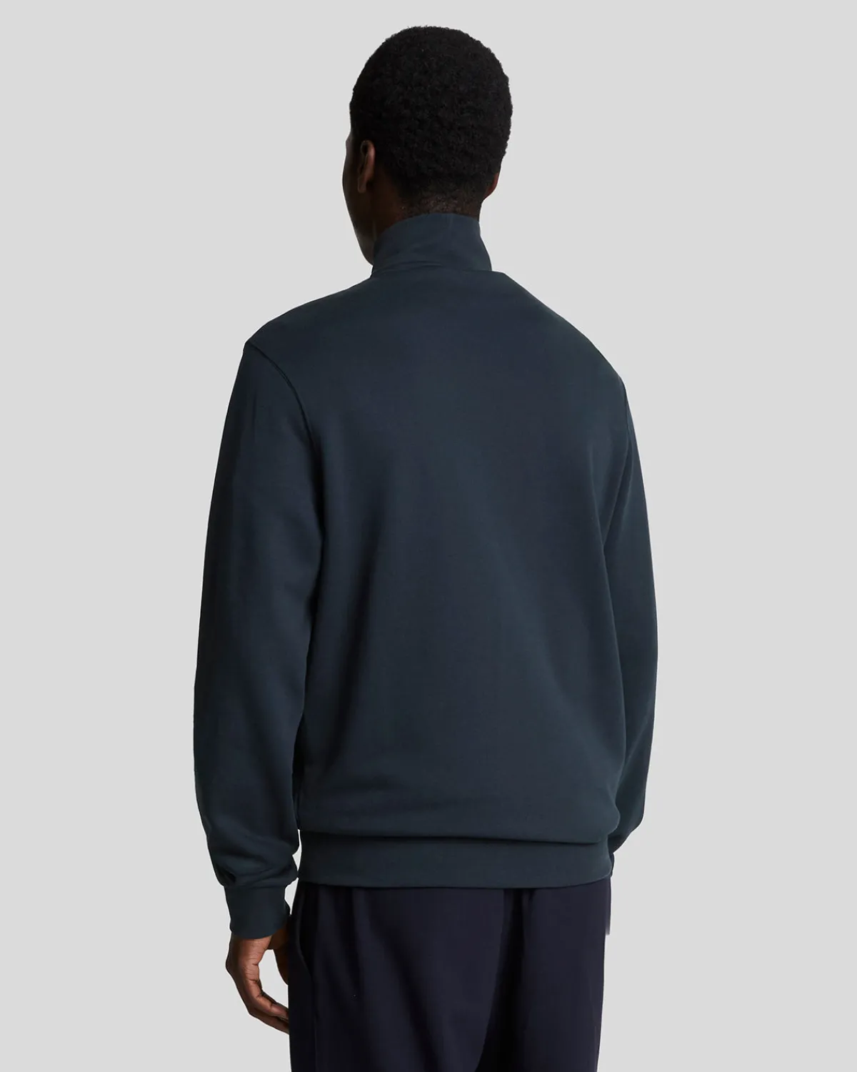 tonal_eagle__reiverschluss_sweatshirt_2-1.webp Lyle & Scott Reframed | Sweatshirts<Tonal Eagle 1/4 Reißverschluss Sweatshirt DunkleMarine