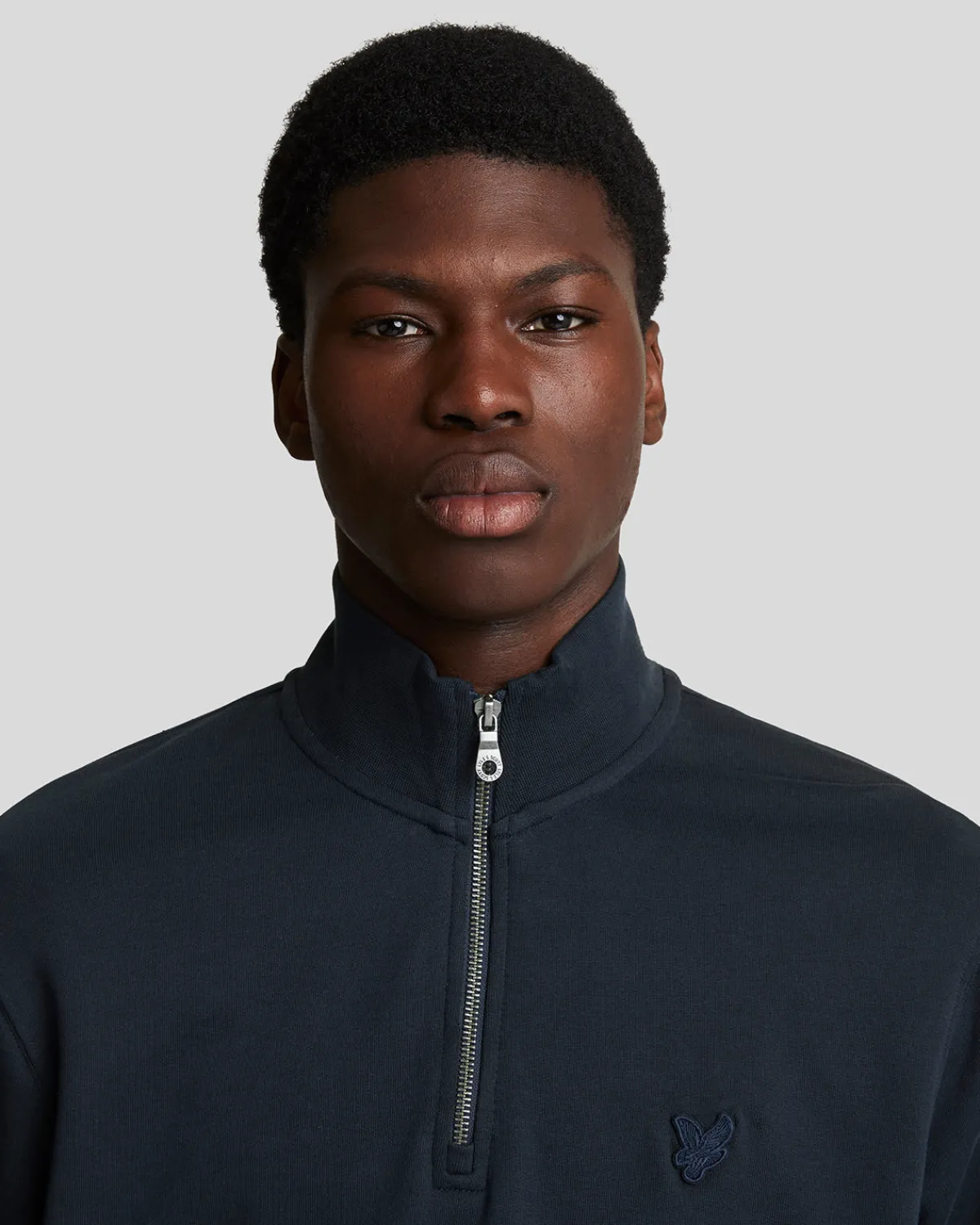 tonal_eagle__reiverschluss_sweatshirt_3-1.webp Lyle & Scott Reframed | Sweatshirts<Tonal Eagle 1/4 Reißverschluss Sweatshirt DunkleMarine
