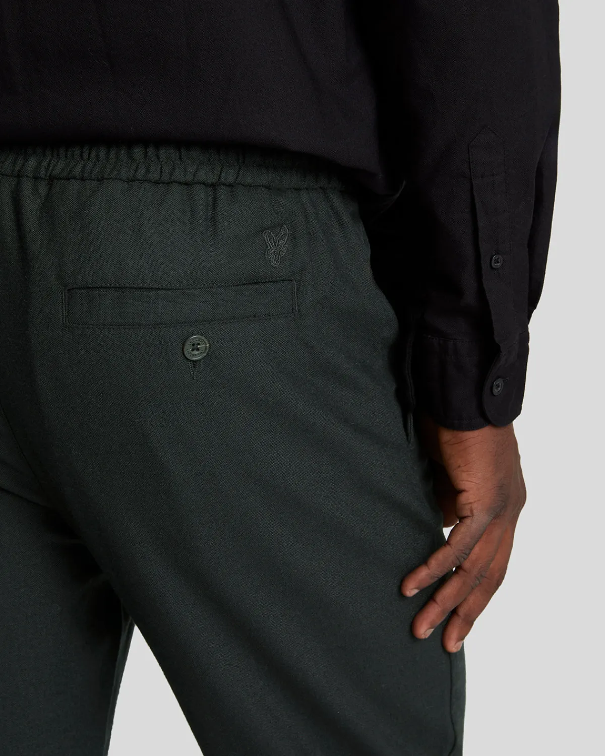 tonal_eagle_flanellhose_mit_kordelzug_3-1.webp Lyle & Scott Reframed<Tonal Eagle Flanell-Hose mit Kordelzug JetBlack