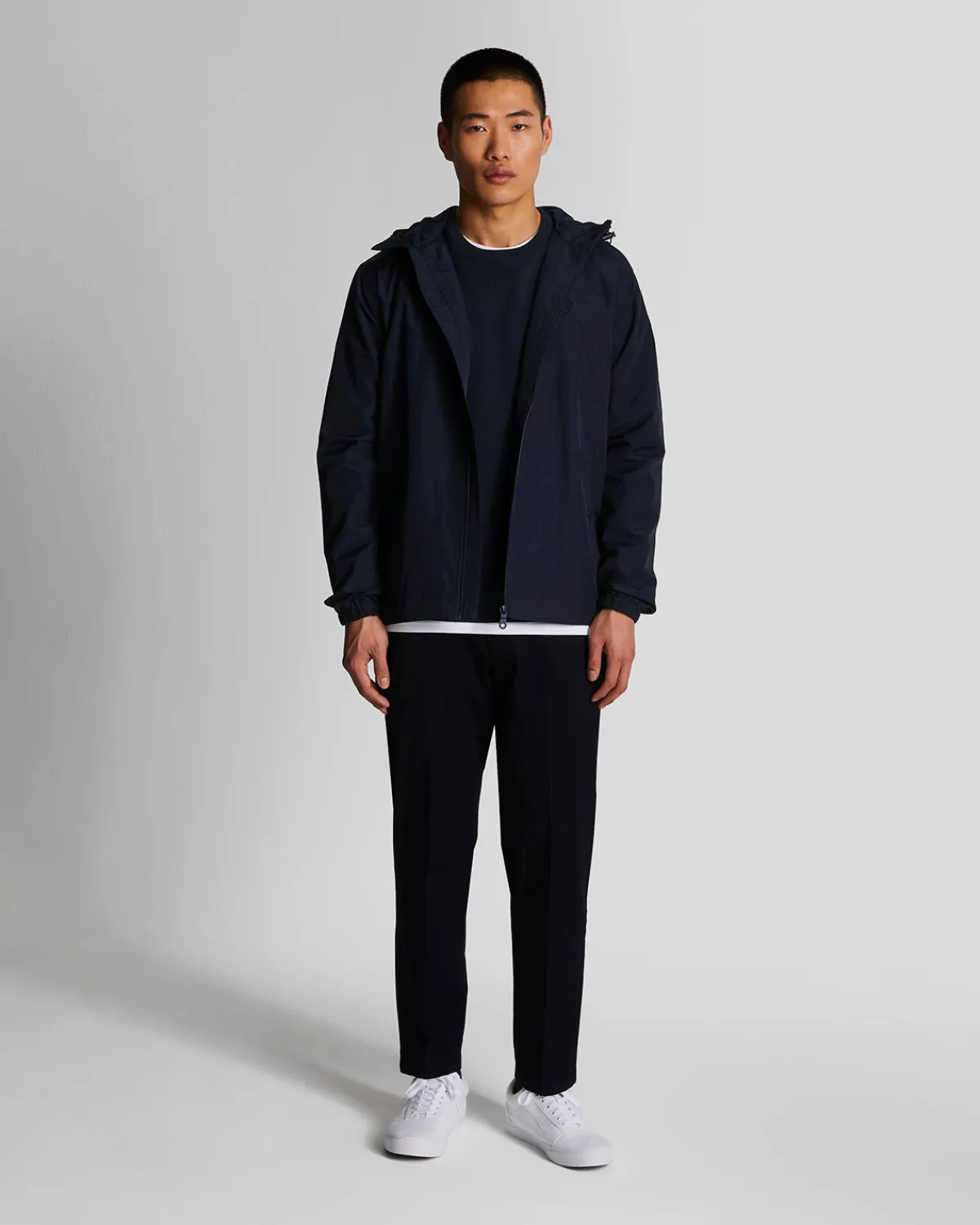 tonal_eagle_jacke_mit_kapuze_und_reiverschluss_1.webp Lyle & Scott Mäntel & Jacken<Tonal Eagle Jacke mit Kapuze und Reißverschluss DarkNavy