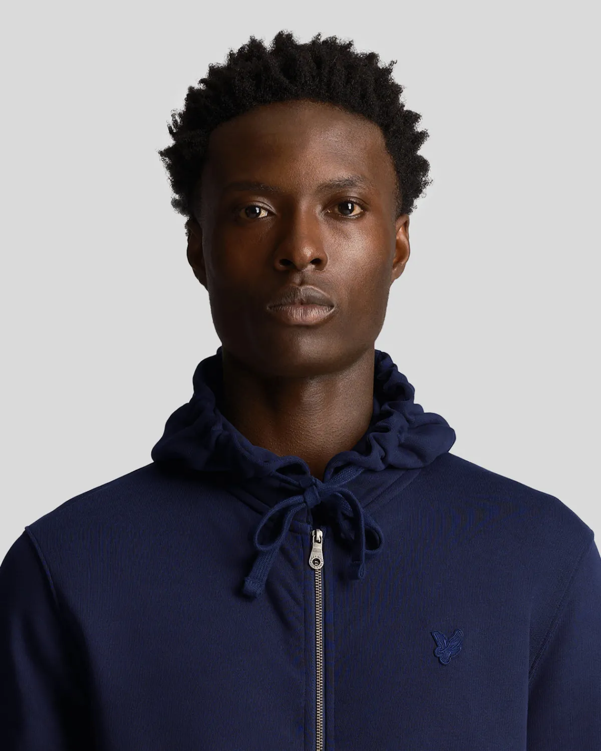 tonal_eagle_kapuzenpullover_mit_reiverschluss_3.webp Lyle & Scott Kapuzenpullover<Tonal Eagle Kapuzenpullover mit Reißverschluss DunkleMarine