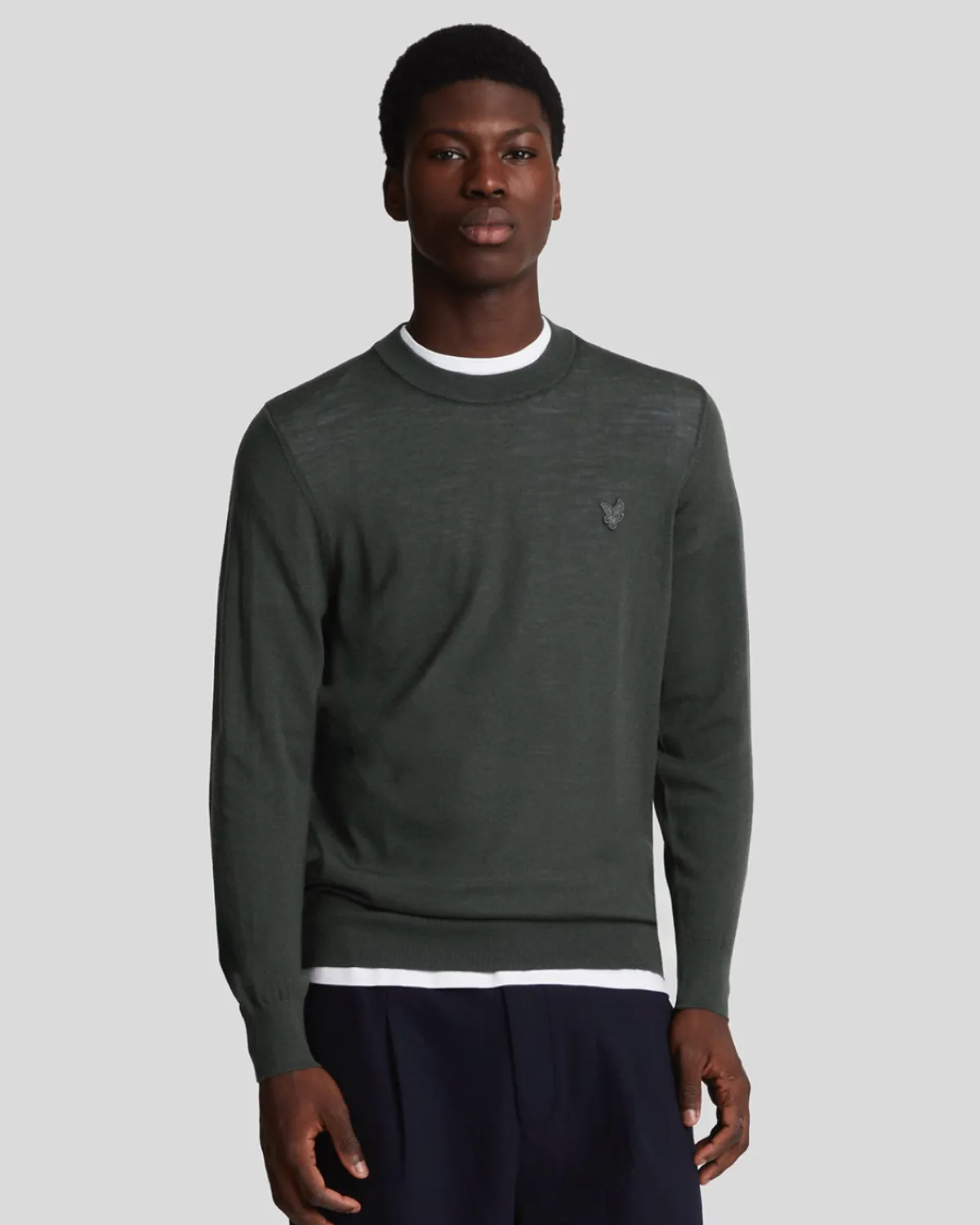 tonal_eagle_merino_rundhalspullover_0-4.webp Lyle & Scott Reframed | Pullover & Strickwaren<Tonal Eagle Merino Rundhals-Pullover Gunmetal