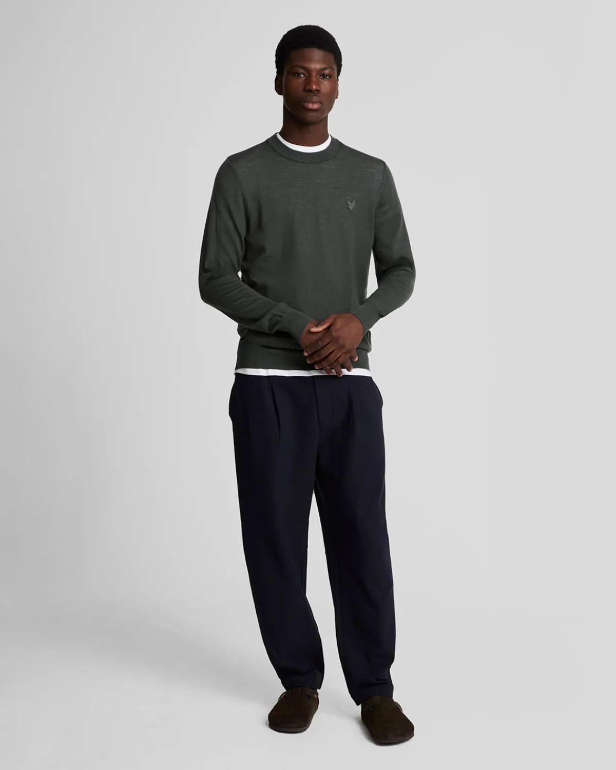 tonal_eagle_merino_rundhalspullover_1-4.webp Lyle & Scott Reframed | Pullover & Strickwaren<Tonal Eagle Merino Rundhals-Pullover Gunmetal