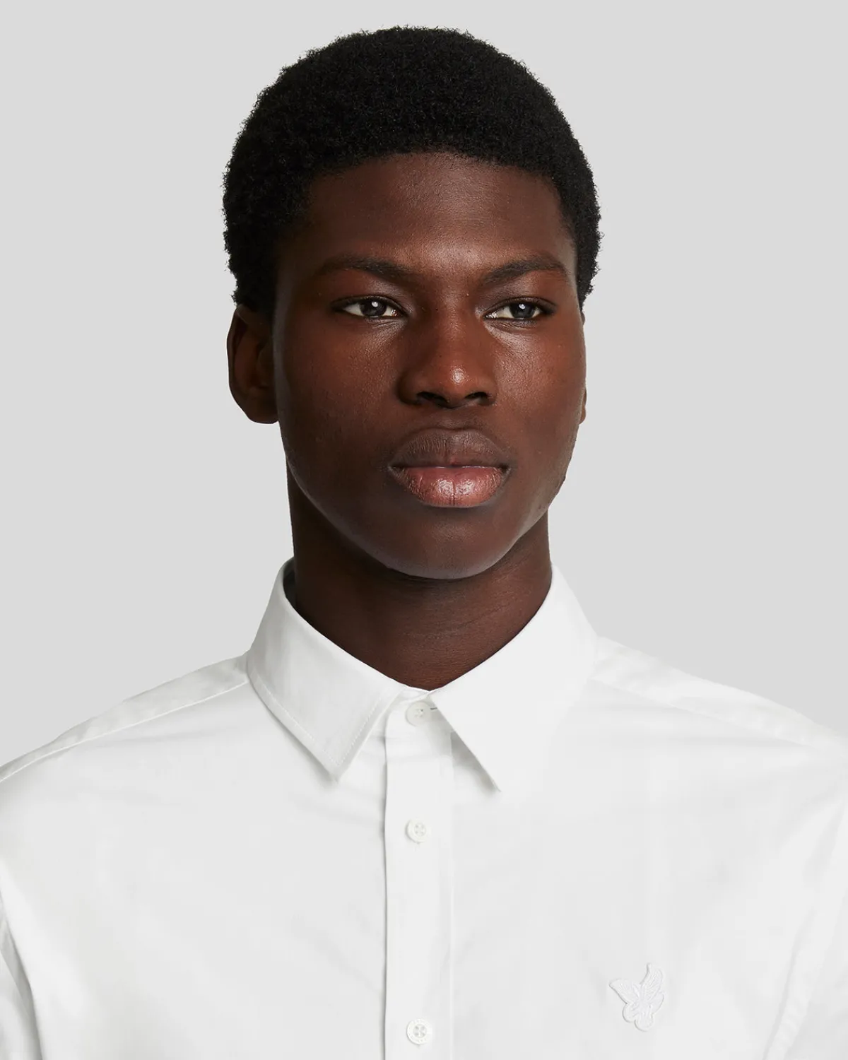 tonal_eagle_pflegeleichtes_popelinehemd_3-1.webp Lyle & Scott Reframed | Hemden<Tonal Eagle Pflegeleichtes Popeline-Hemd White