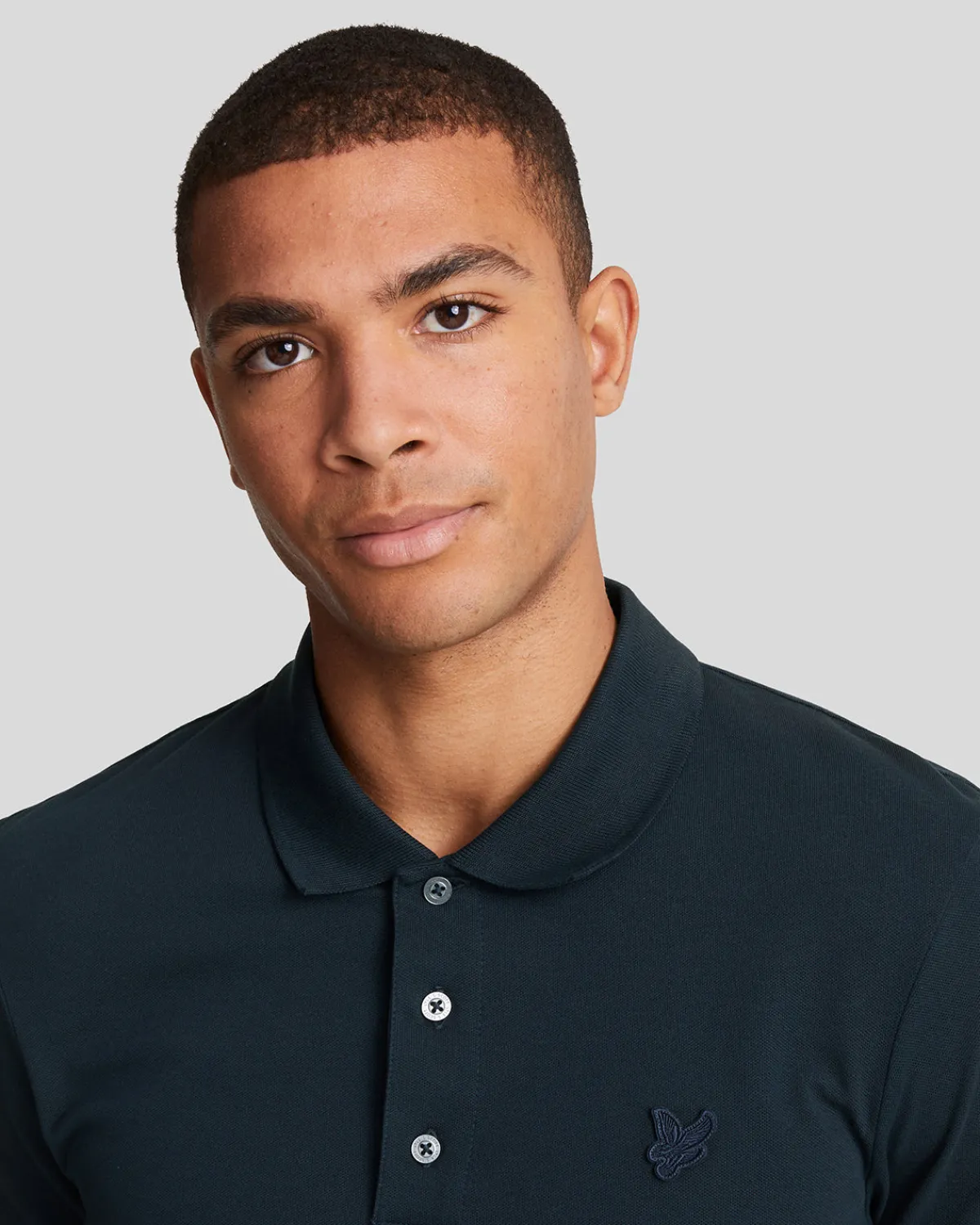 tonal_eagle_polohemd_3-5.webp Lyle & Scott Reframed | Polohemden<Tonal Eagle Polohemd DunkleMarine
