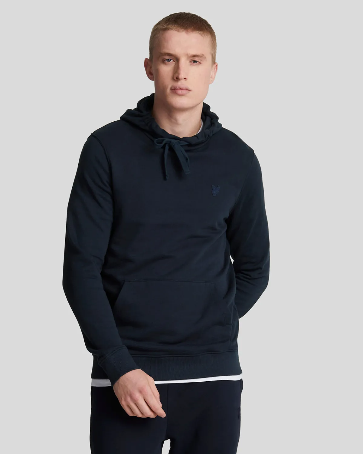 tonal_eagle_pullover_hoodie_0.webp Lyle & Scott Reframed | Kapuzenpullover<Tonal Eagle Pullover Hoodie DunkleMarine