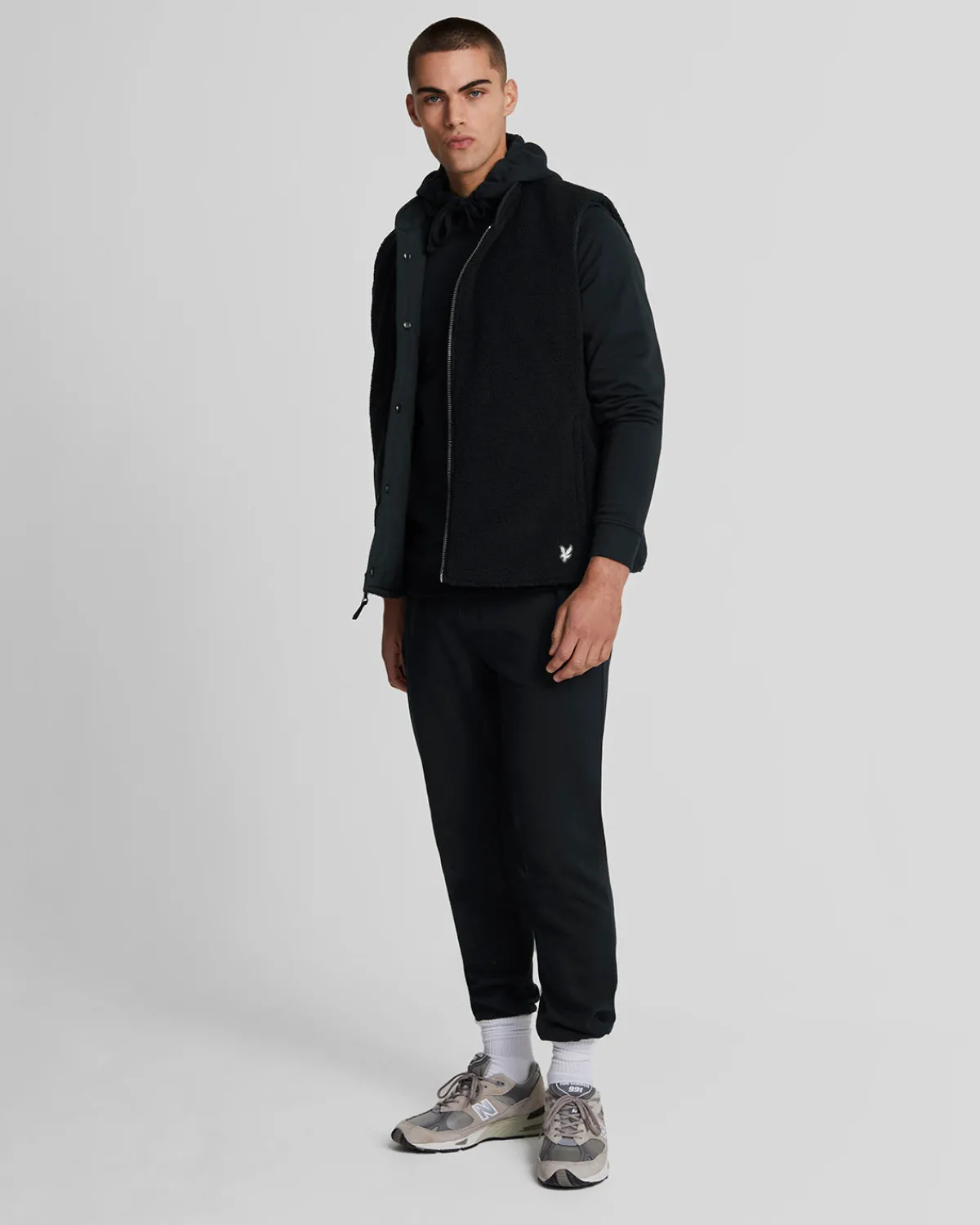 tonal_eagle_pullover_hoodie_1-2.webp Lyle & Scott Reframed | Kapuzenpullover<Tonal Eagle Pullover Hoodie Pechschwarz