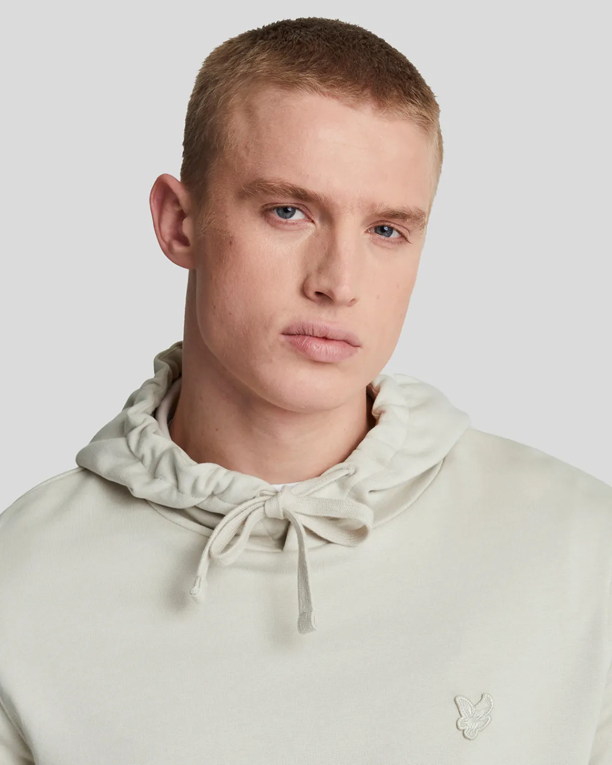 tonal_eagle_pullover_hoodie_3-1.webp Lyle & Scott Reframed | Kapuzenpullover<Tonal Eagle Pullover Hoodie Bucht