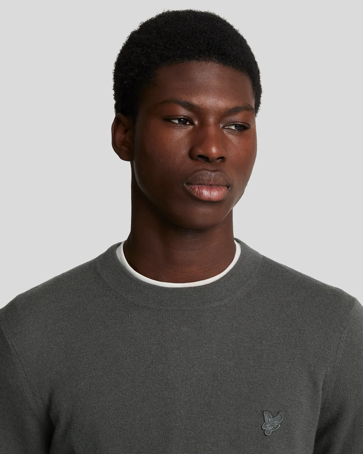 tonal_eagle_pullover_mit_rundhalsausschnitt_aus_lambswool_3-3.webp Lyle & Scott Reframed<Tonal Eagle Pullover mit Rundhalsausschnitt aus Lambswool Gunmetal