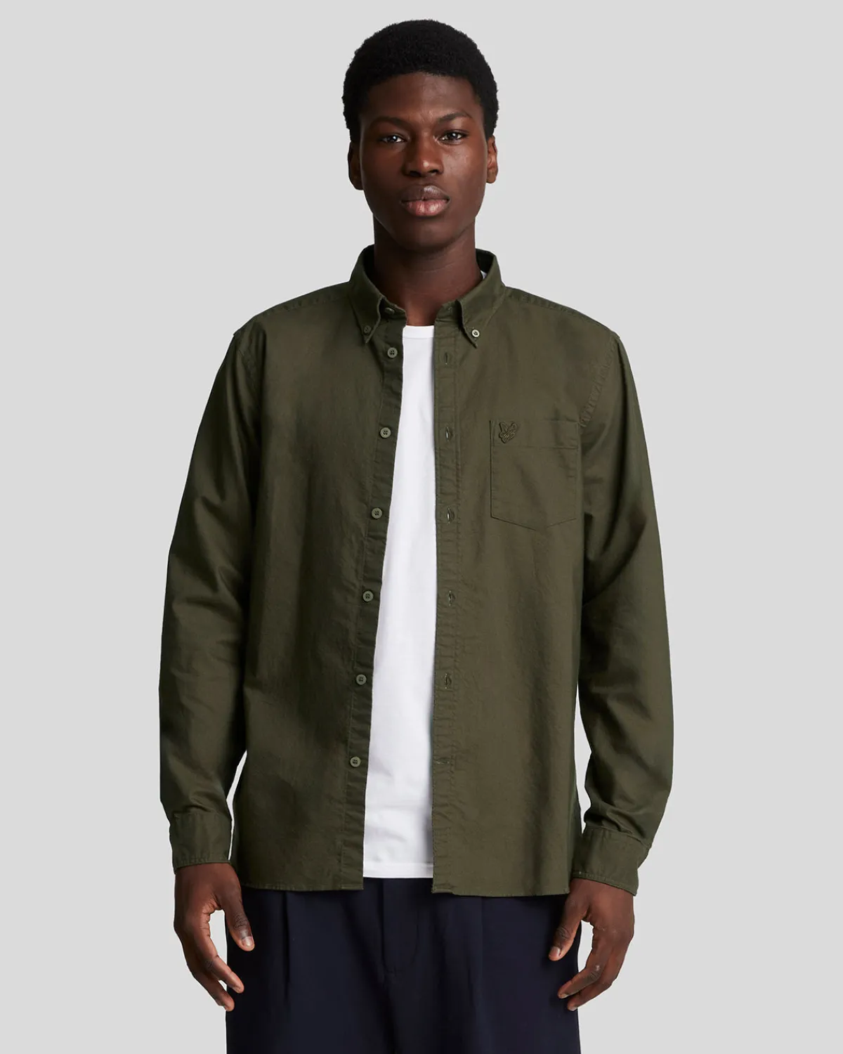 tonal_eagle_schlichtes_oxford_hemd_0-1.webp Lyle & Scott Reframed | Hemden<Tonal Eagle Schlichtes Oxford Hemd Olive