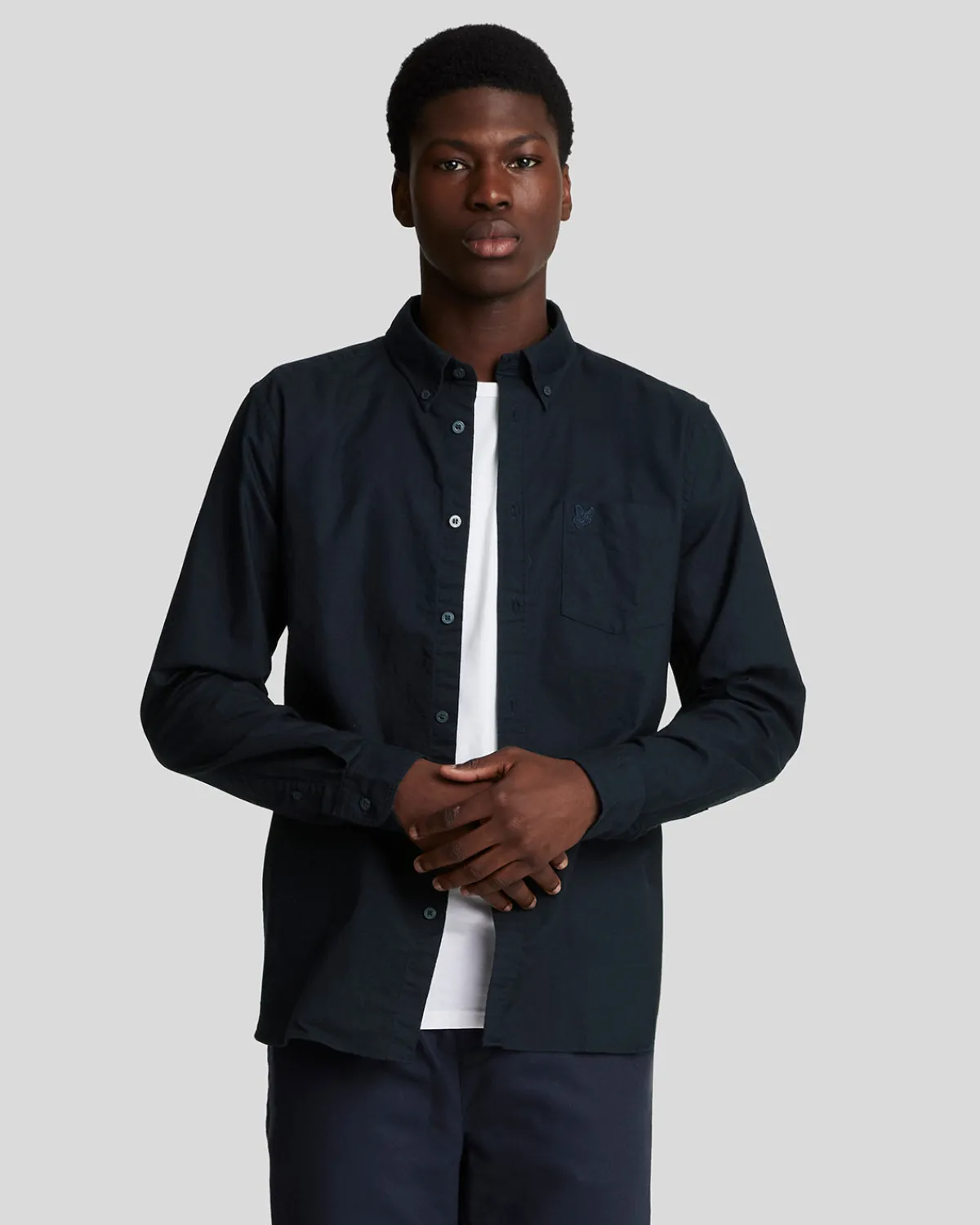 tonal_eagle_schlichtes_oxford_hemd_0-2.webp Lyle & Scott Reframed | Hemden<Tonal Eagle Schlichtes Oxford Hemd DarkNavy