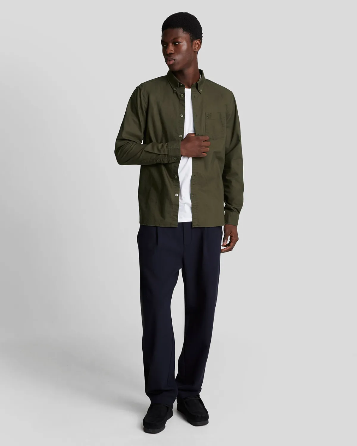 tonal_eagle_schlichtes_oxford_hemd_1-1.webp Lyle & Scott Reframed | Hemden<Tonal Eagle Schlichtes Oxford Hemd Olive