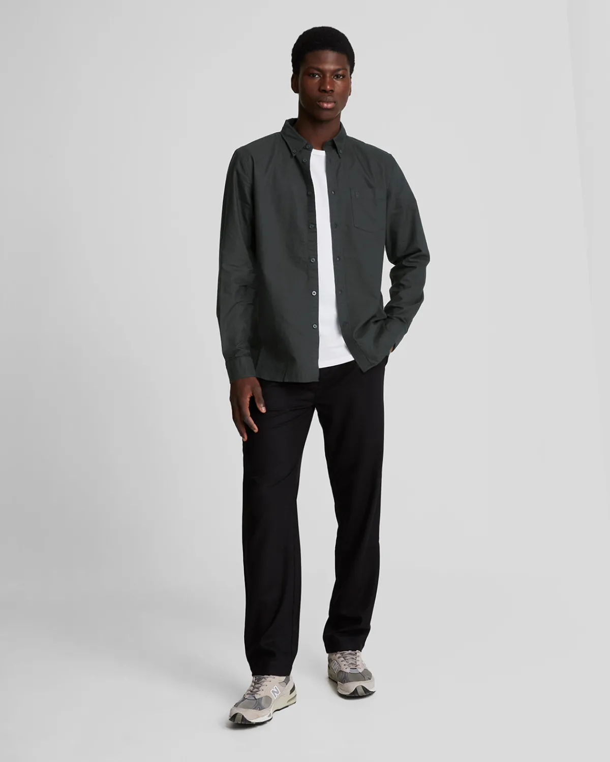 tonal_eagle_schlichtes_oxford_hemd_1.webp Lyle & Scott Reframed | Hemden<Tonal Eagle Schlichtes Oxford Hemd JetBlack
