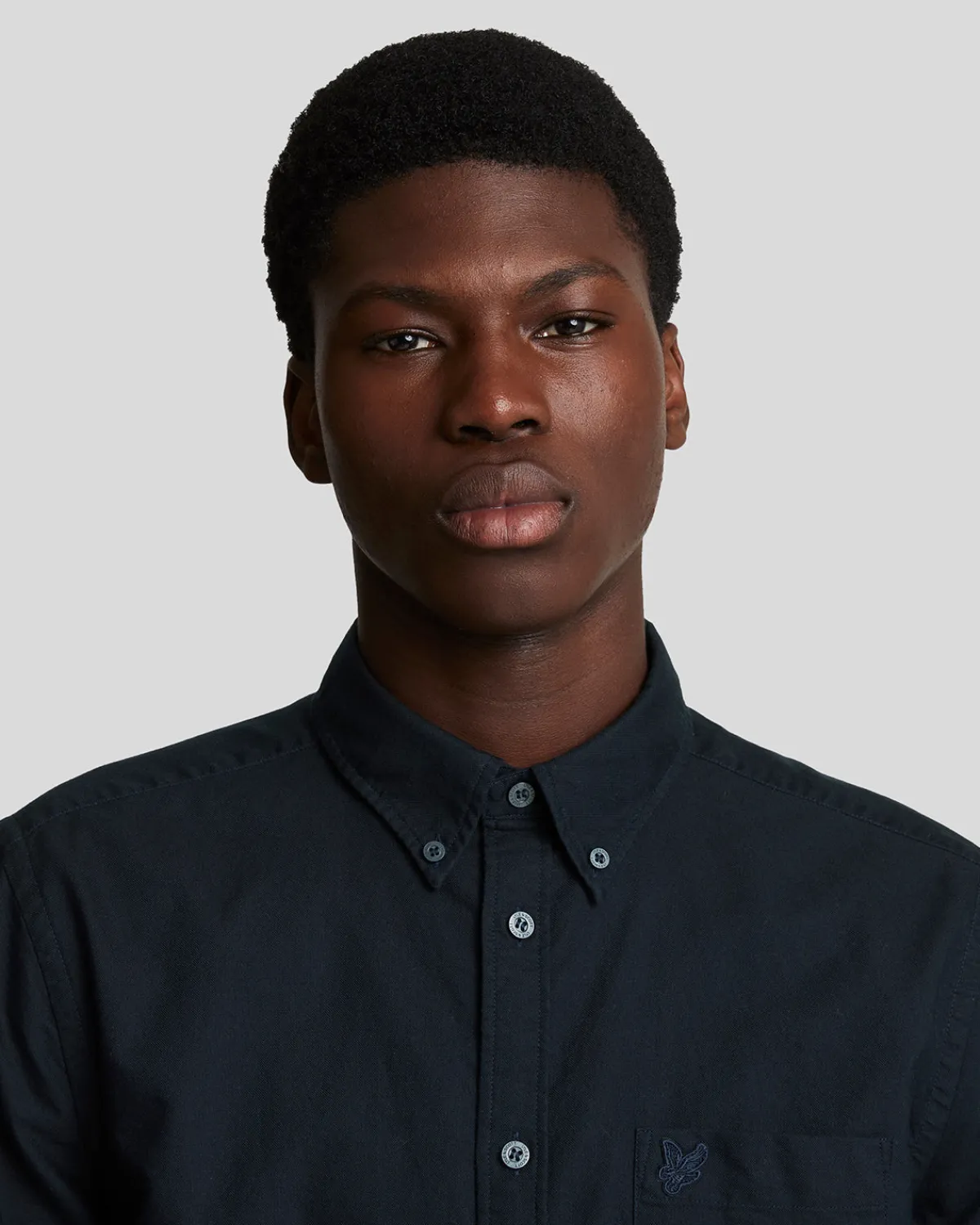 tonal_eagle_schlichtes_oxford_hemd_3-2.webp Lyle & Scott Reframed | Hemden<Tonal Eagle Schlichtes Oxford Hemd DarkNavy