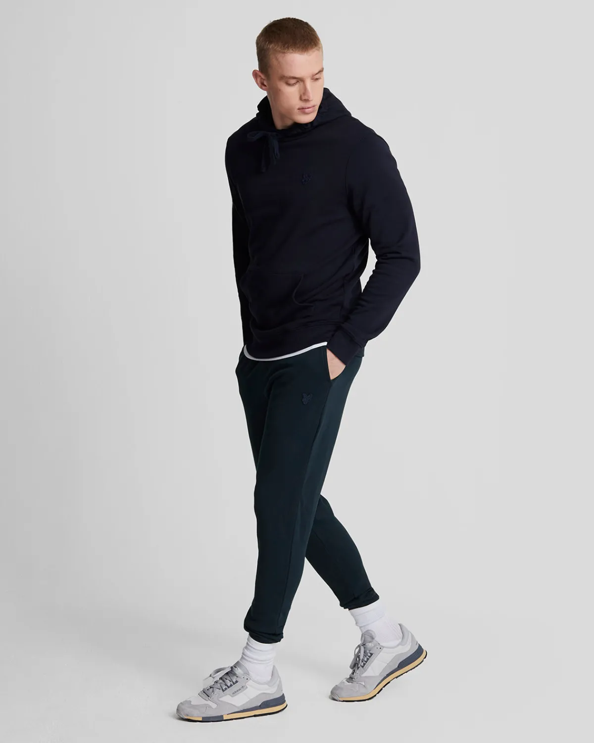 tonal_eagle_skinny_sweatpant_1-2.webp Lyle & Scott Reframed | Jogger<Tonal Eagle Skinny Sweatpant DunkleMarine