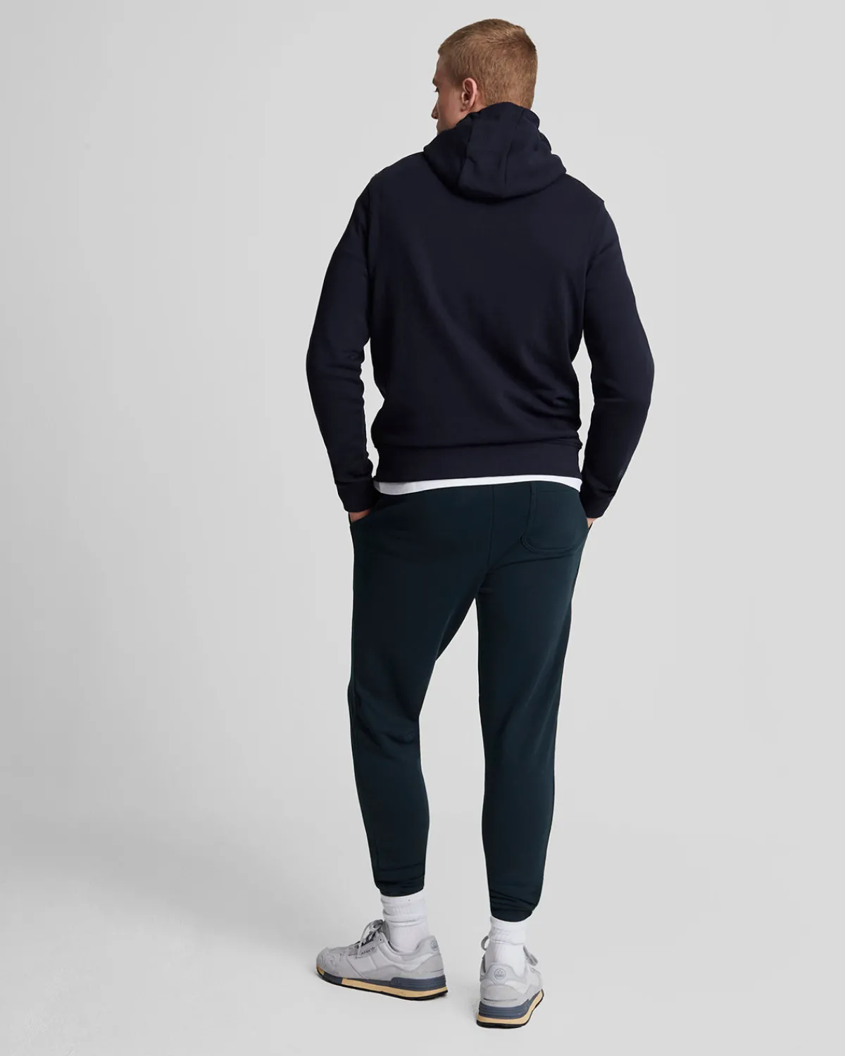tonal_eagle_skinny_sweatpant_2-2.webp Lyle & Scott Reframed | Jogger<Tonal Eagle Skinny Sweatpant DunkleMarine