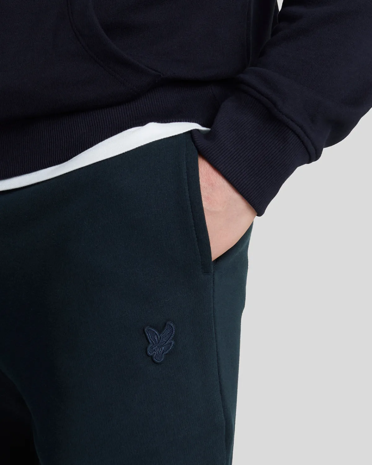 tonal_eagle_skinny_sweatpant_3-2.webp Lyle & Scott Reframed | Jogger<Tonal Eagle Skinny Sweatpant DunkleMarine