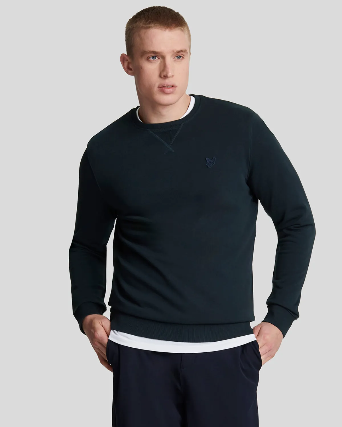 tonal_eagle_sweatshirt_mit_rundhalsausschnitt_0-5.webp Lyle & Scott Reframed | Sweatshirts<Tonal Eagle Sweatshirt mit Rundhalsausschnitt DunkleMarine