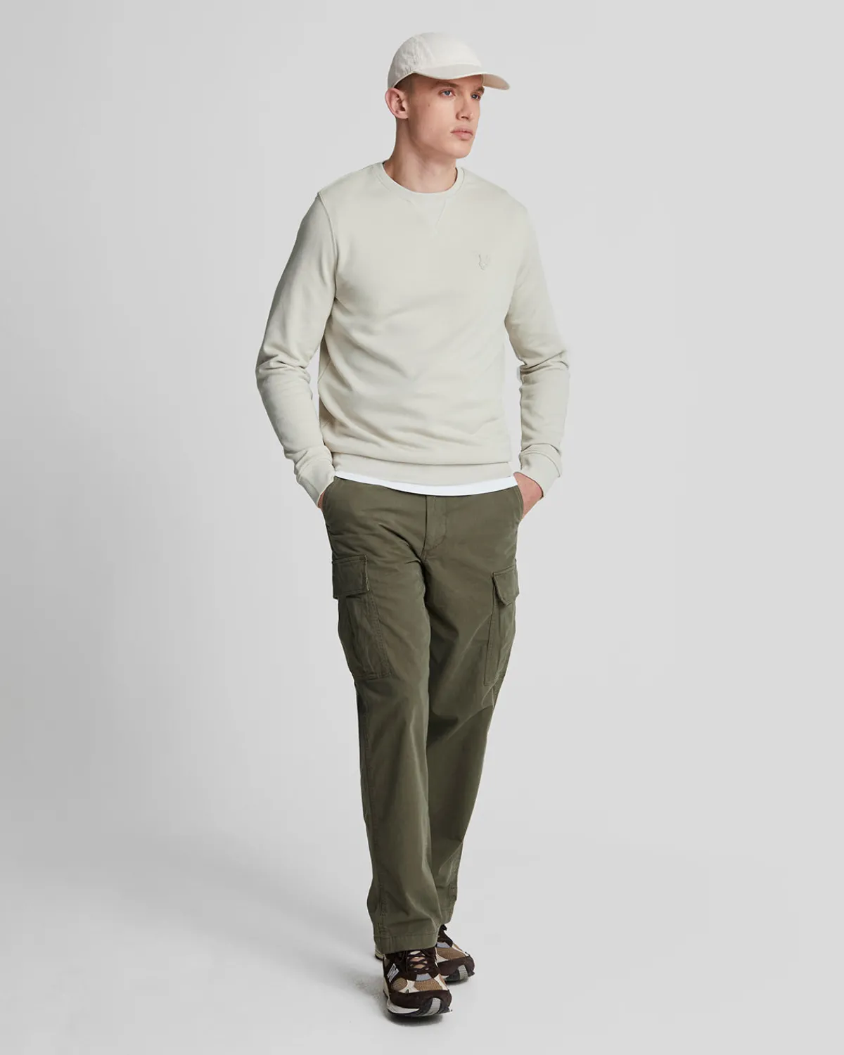 tonal_eagle_sweatshirt_mit_rundhalsausschnitt_1-6.webp Lyle & Scott Reframed | Sweatshirts<Tonal Eagle Sweatshirt mit Rundhalsausschnitt Bucht