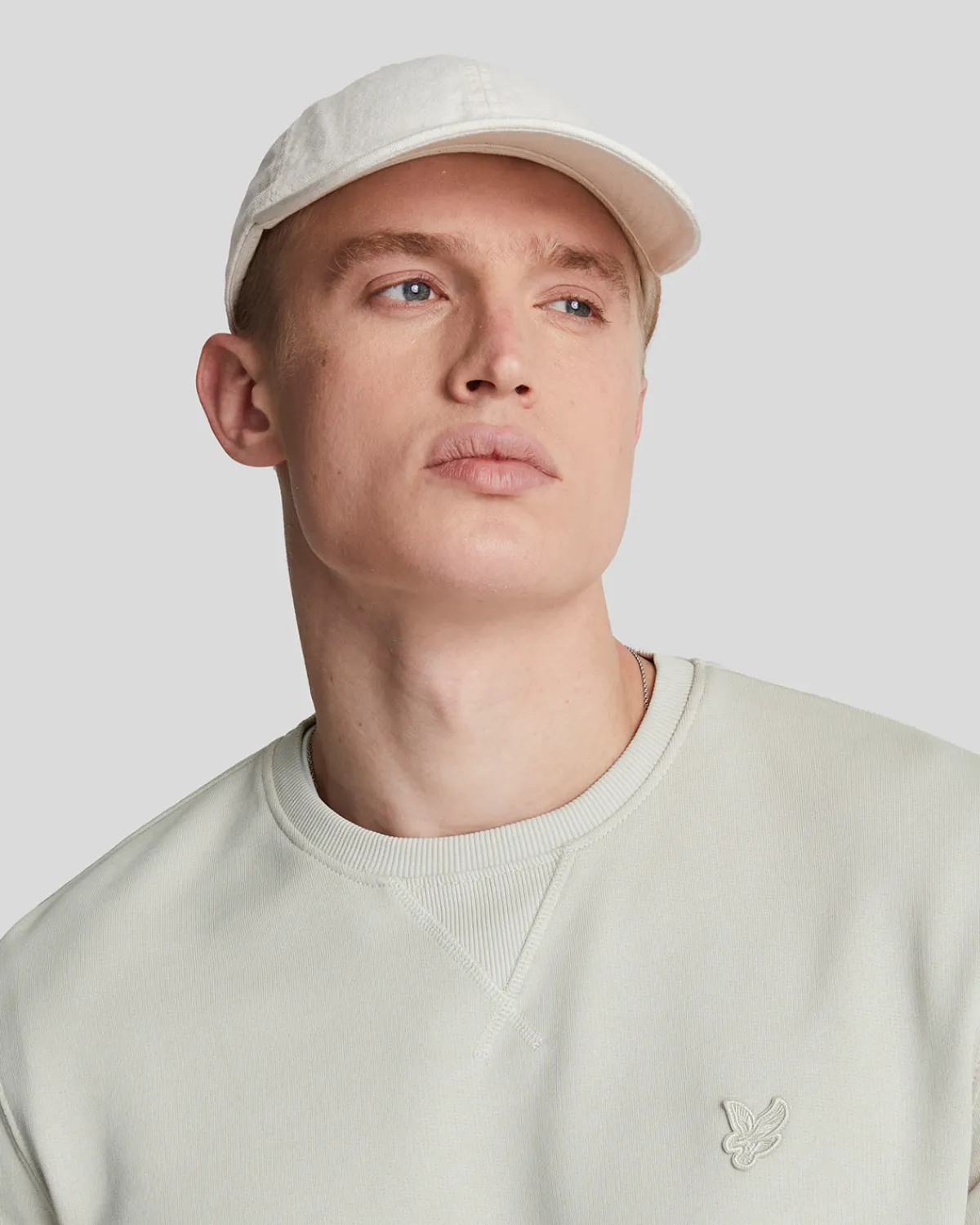 tonal_eagle_sweatshirt_mit_rundhalsausschnitt_3-6.webp Lyle & Scott Reframed | Sweatshirts<Tonal Eagle Sweatshirt mit Rundhalsausschnitt Bucht