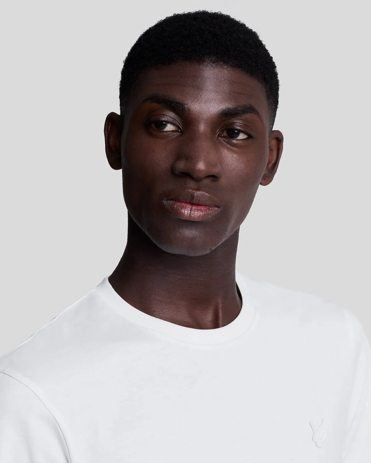 tonal_eagle_tshirt_3-6.webp Lyle & Scott Reframed | T-shirts<Tonal Eagle T-Shirt Weiß