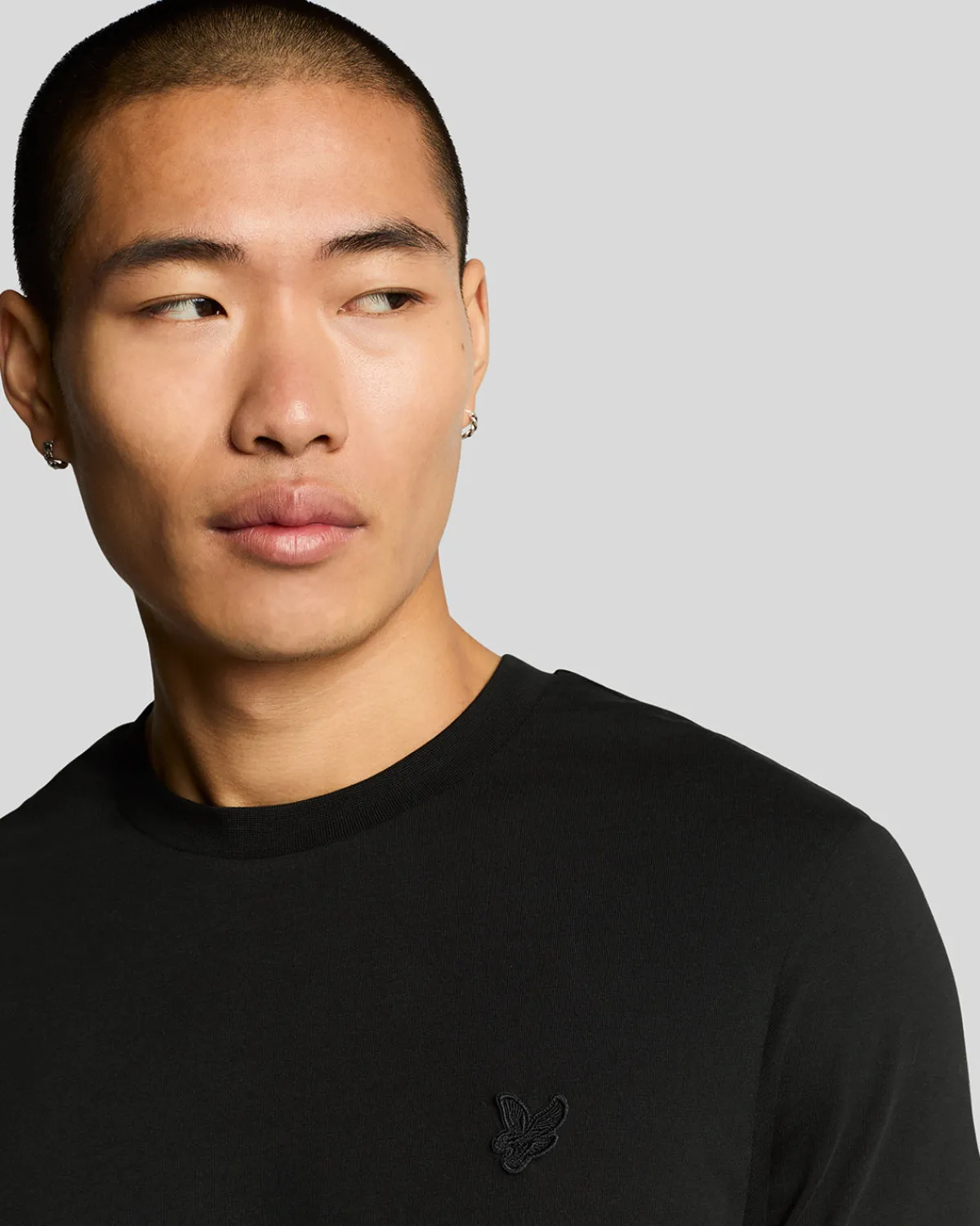 tonal_eagle_tshirt_aus_superfeiner_baumwolle_3-2.webp Lyle & Scott Reframed | T-shirts<Tonal Eagle T-Shirt aus superfeiner Baumwolle JetBlack