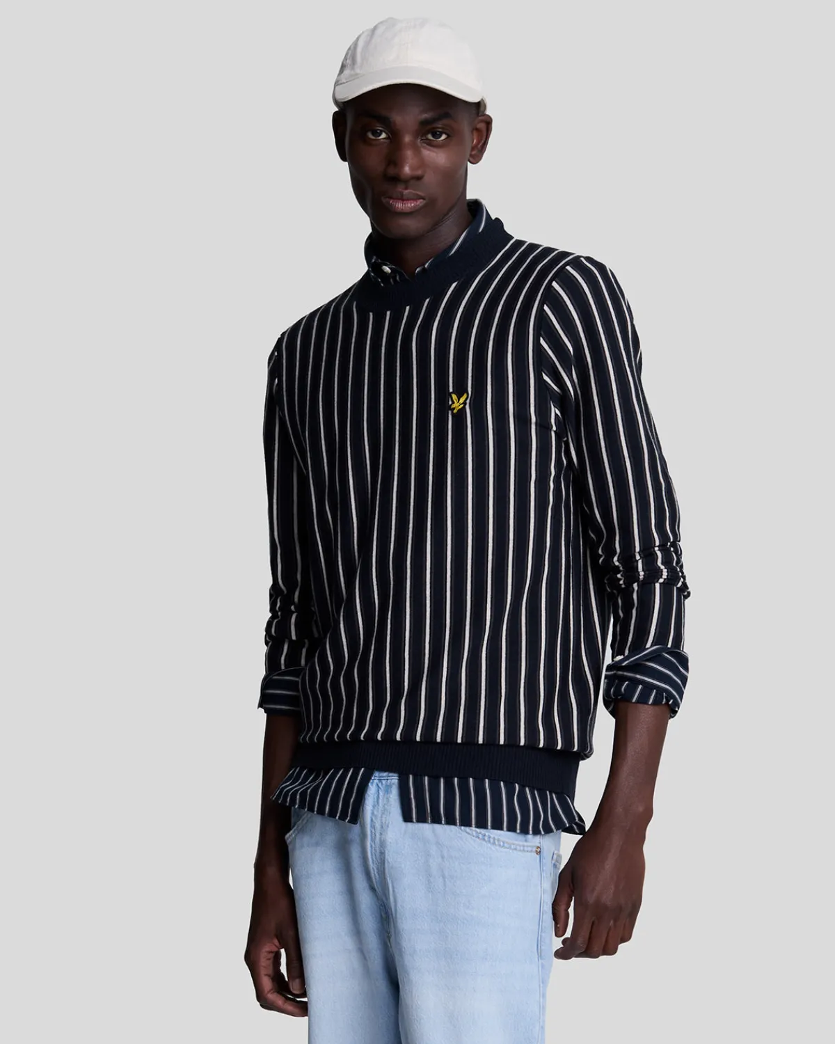 vertikal_gestreifter_pullover_mit_rundhalsausschnitt_0.webp Lyle & Scott Pullover & Strickwaren<Vertikal gestreifter Pullover mit Rundhalsausschnitt DarkNavy