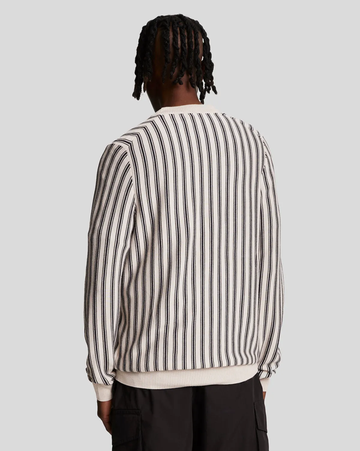 vertikal_gestreifter_pullover_mit_rundhalsausschnitt_2-1.webp Lyle & Scott Pullover & Strickwaren<Vertikal gestreifter Pullover mit Rundhalsausschnitt Cove