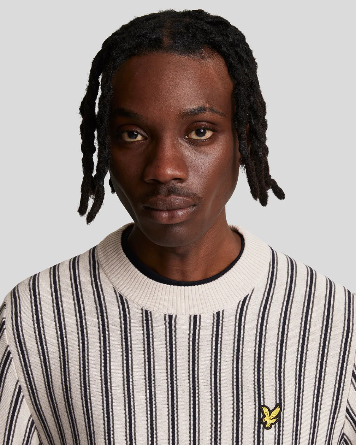 vertikal_gestreifter_pullover_mit_rundhalsausschnitt_3-1.webp Lyle & Scott Pullover & Strickwaren<Vertikal gestreifter Pullover mit Rundhalsausschnitt Cove