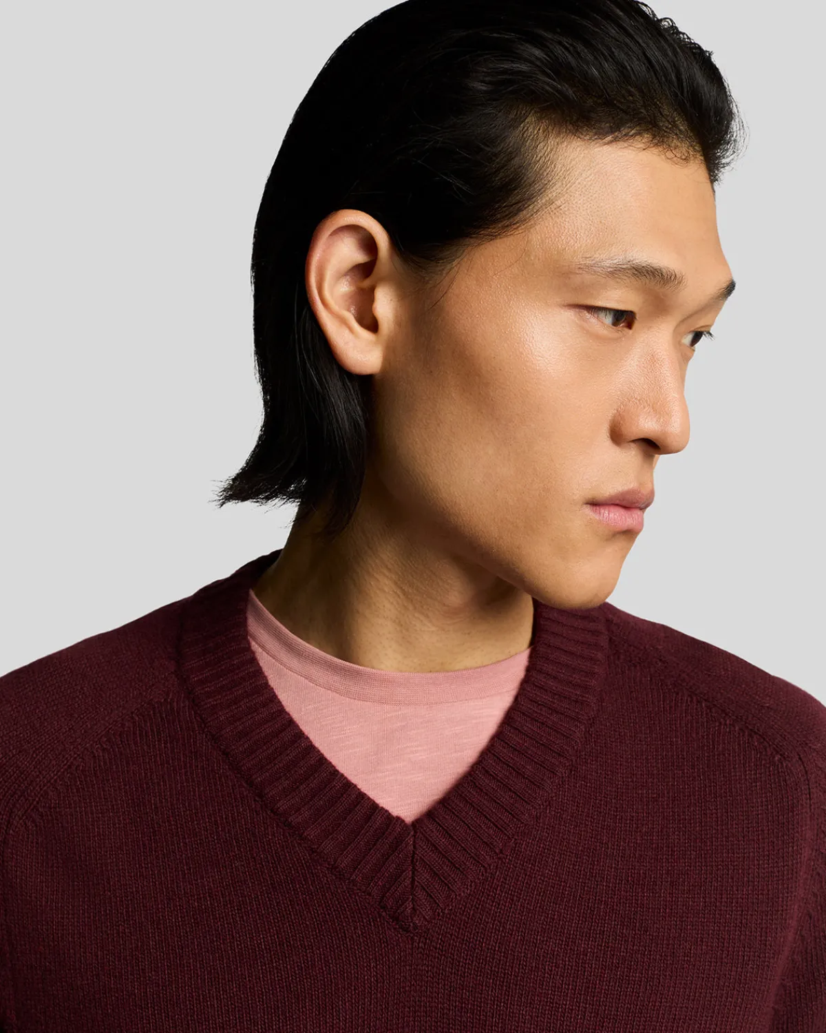 year_knitwear__pullover_mit_vausschnitt_3-3.webp Lyle & Scott 150 Jahre Strickwaren | Pullover & Strickwaren<150 Year Knitwear - Pullover mit V-Ausschnitt BurgundyHeather