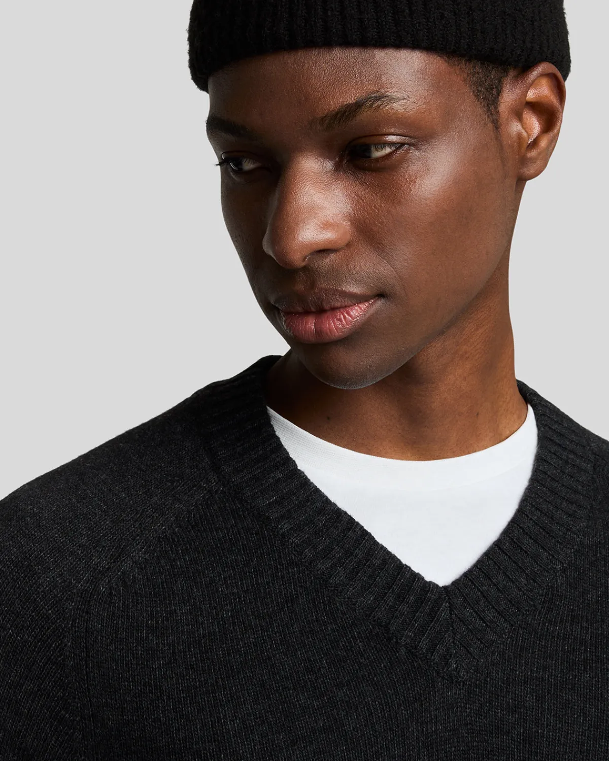 year_knitwear__pullover_mit_vausschnitt_3.webp Lyle & Scott 150 Jahre Strickwaren | Pullover & Strickwaren<150 Year Knitwear - Pullover mit V-Ausschnitt BlackHeather