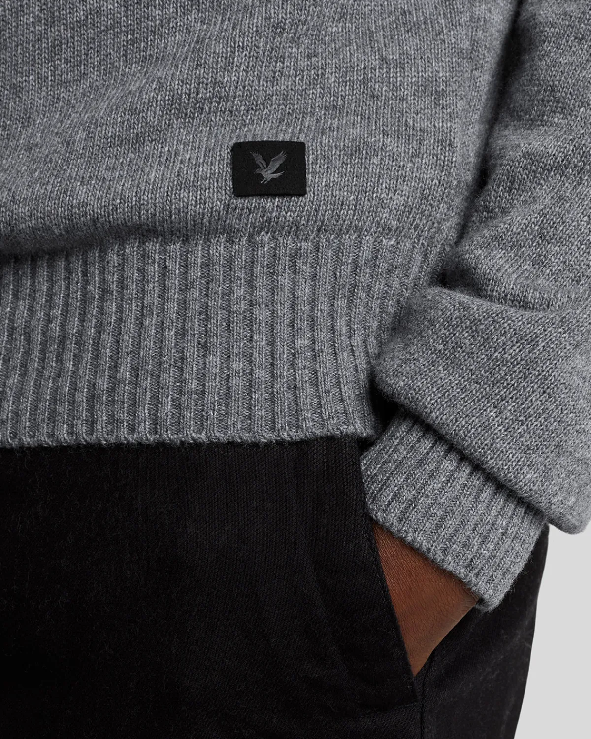 year_knitwear__pullover_mit_vausschnitt_4-1.webp Lyle & Scott 150 Jahre Strickwaren | Pullover & Strickwaren<150 Year Knitwear - Pullover mit V-Ausschnitt GreyHeather