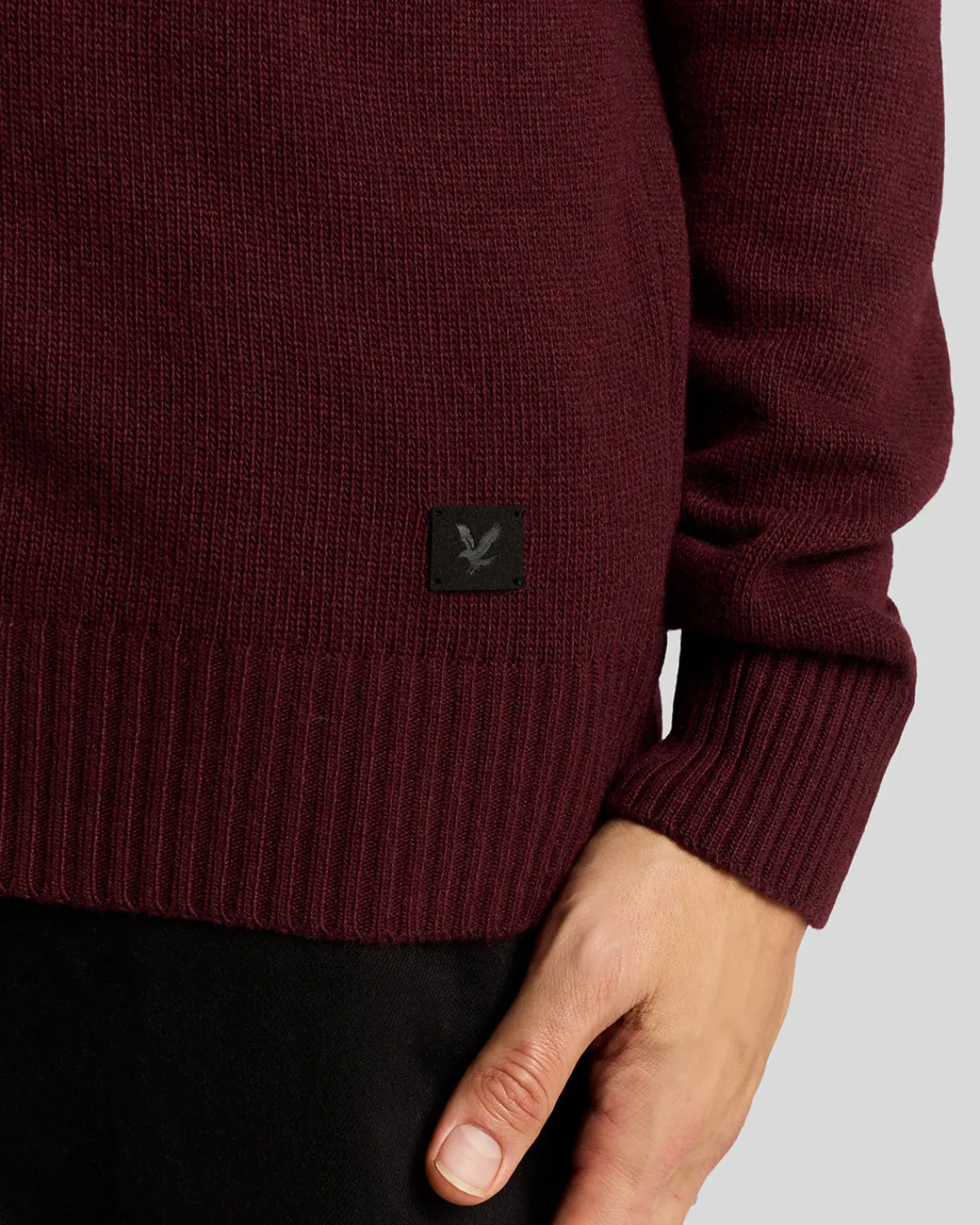 year_knitwear__pullover_mit_vausschnitt_4-3.webp Lyle & Scott 150 Jahre Strickwaren | Pullover & Strickwaren<150 Year Knitwear - Pullover mit V-Ausschnitt BurgundyHeather