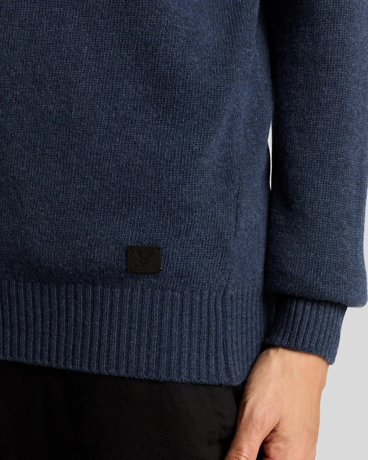 year_knitwear__pullover_mit_vausschnitt_4-4.webp Lyle & Scott 150 Jahre Strickwaren | Pullover & Strickwaren<150 Year Knitwear - Pullover mit V-Ausschnitt NavyHeather