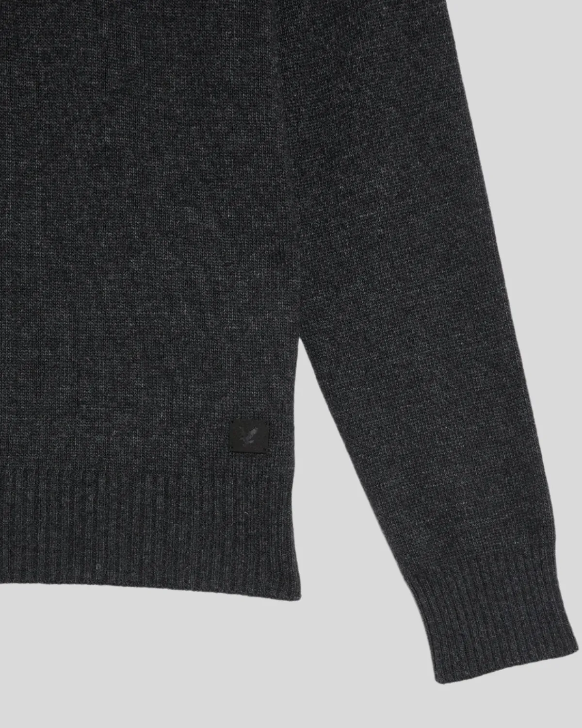 year_knitwear__pullover_mit_vausschnitt_5.webp Lyle & Scott 150 Jahre Strickwaren | Pullover & Strickwaren<150 Year Knitwear - Pullover mit V-Ausschnitt BlackHeather