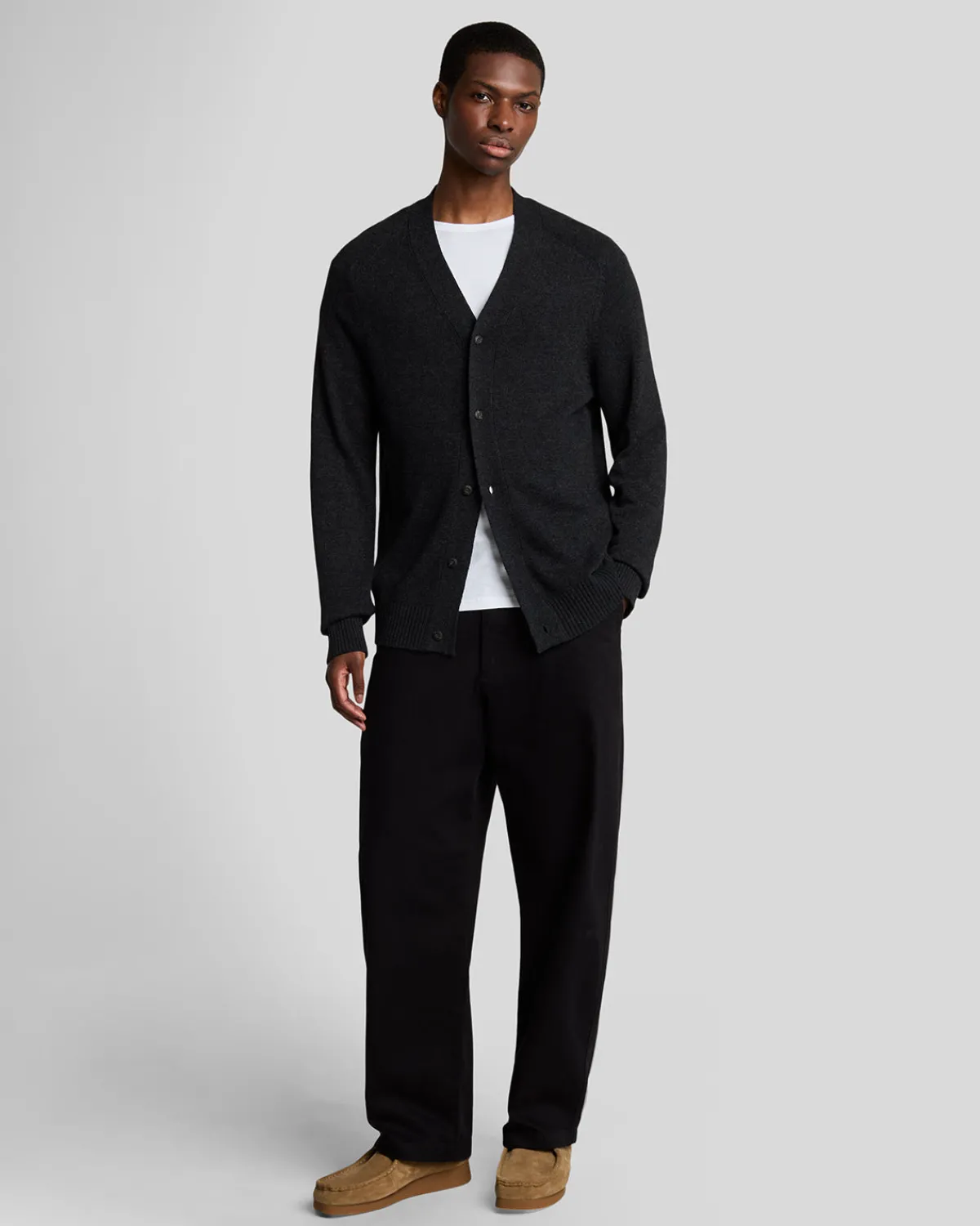 year_knitwear__strickjacke_mit_vausschnitt_1-1.webp Lyle & Scott 150 Jahre Strickwaren | Pullover & Strickwaren<150 Year Knitwear - Strickjacke mit V-Ausschnitt BlackHeather