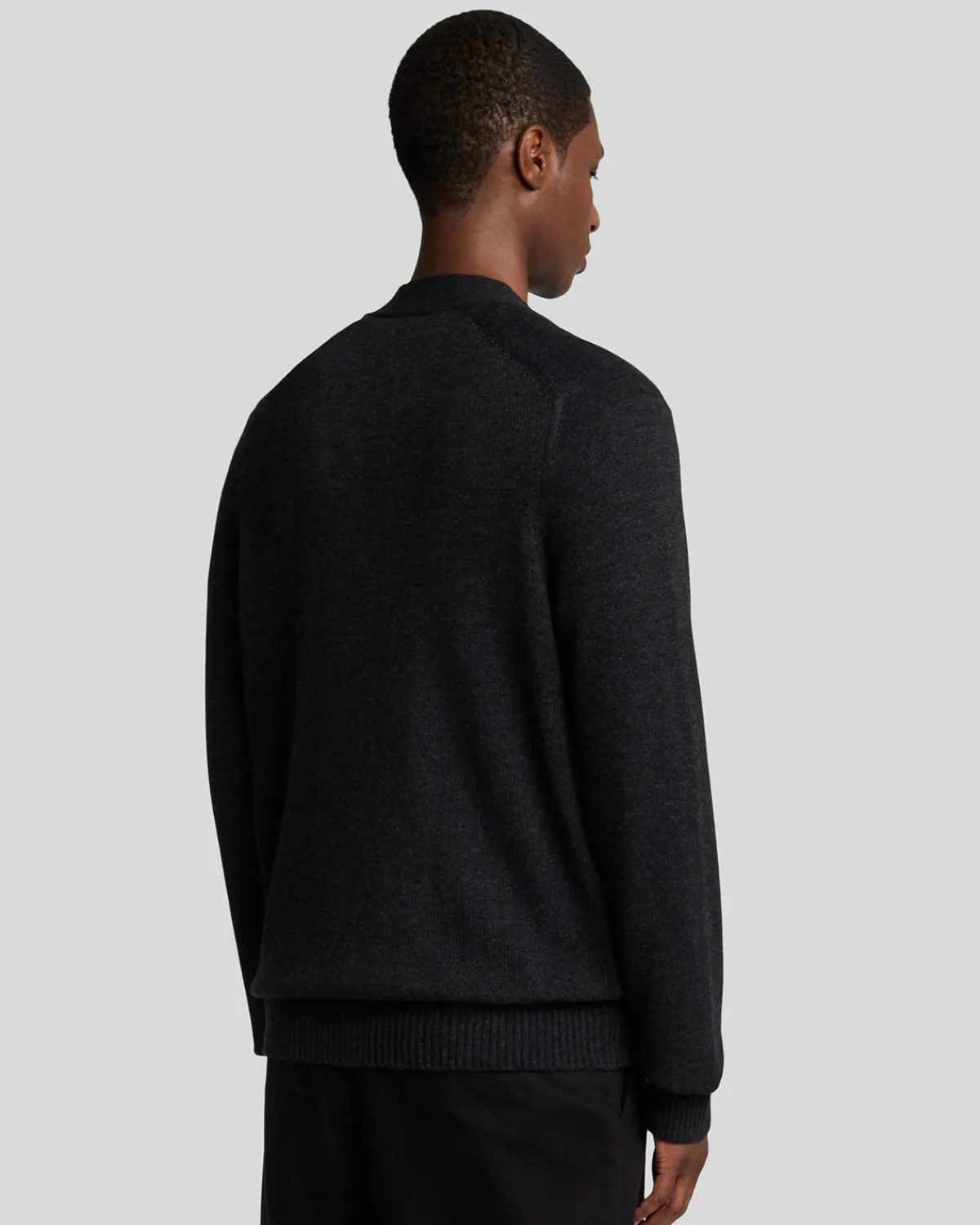 year_knitwear__strickjacke_mit_vausschnitt_2-1.webp Lyle & Scott 150 Jahre Strickwaren | Pullover & Strickwaren<150 Year Knitwear - Strickjacke mit V-Ausschnitt BlackHeather